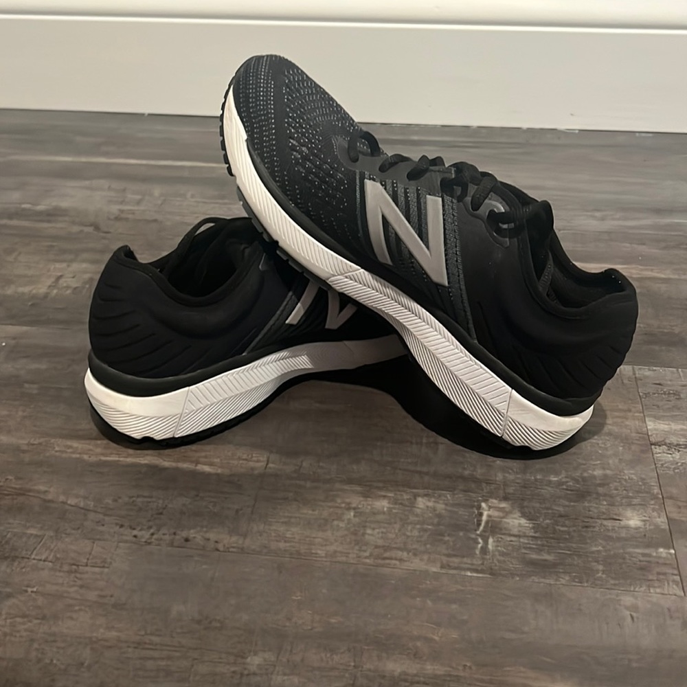 New Balance 860